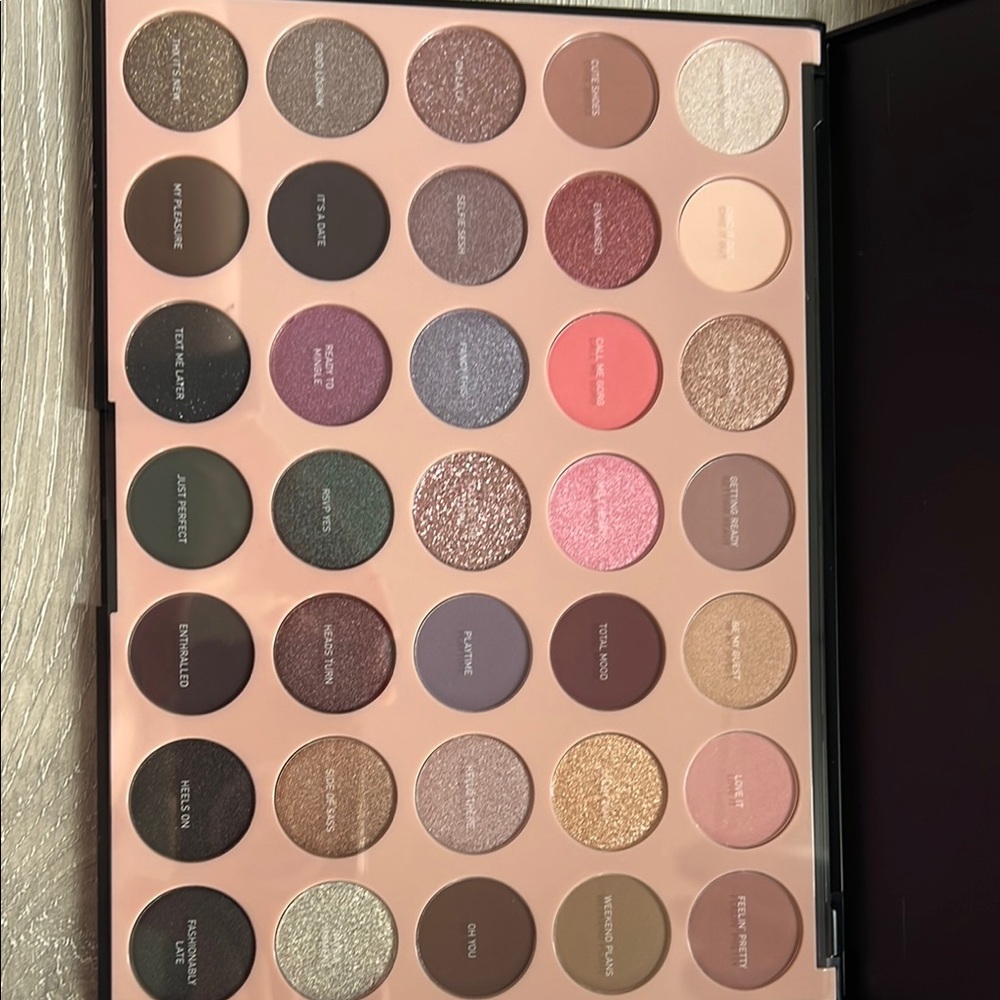 Morphe 35 Color Eyeshadow Palette - Vibrant Shades